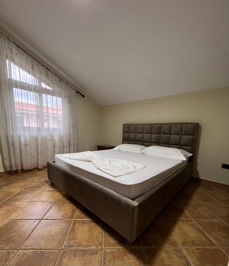 Villa Sokoli, Enjoy Sunset At This Spacious Apartment 티라나 외부 사진
